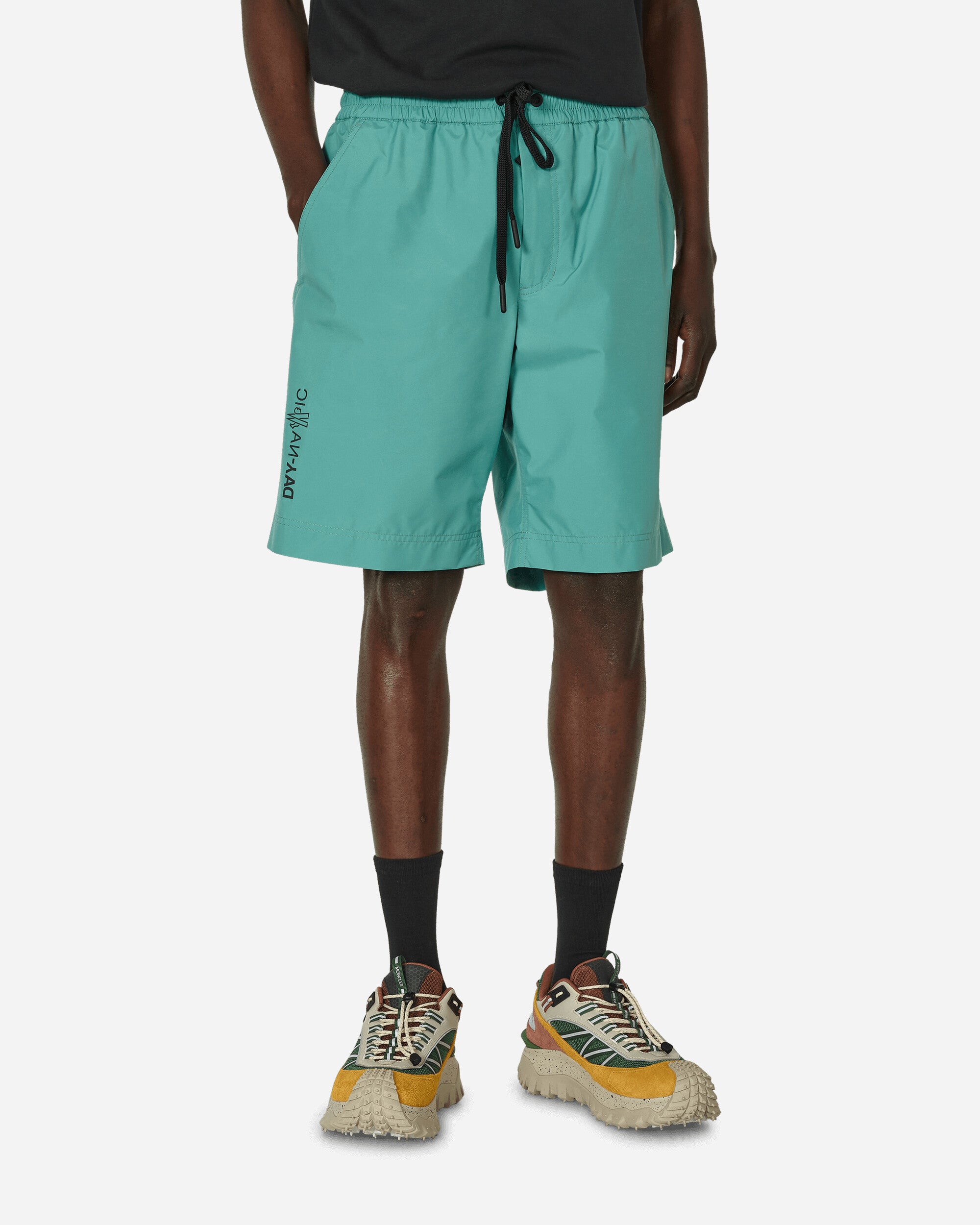 Moncler Grenoble Shorts Day-Namic Teal Shorts Short 2B0000154AL5 80R